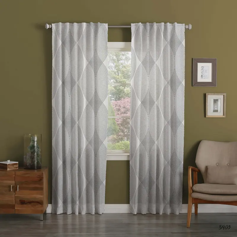 Perdea elegantă cu model geometric – cu rejansă pentru galerie