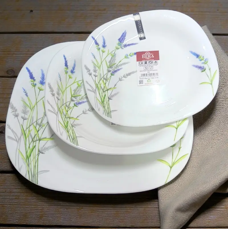Set de farfurii patrate din opal, 18 piese